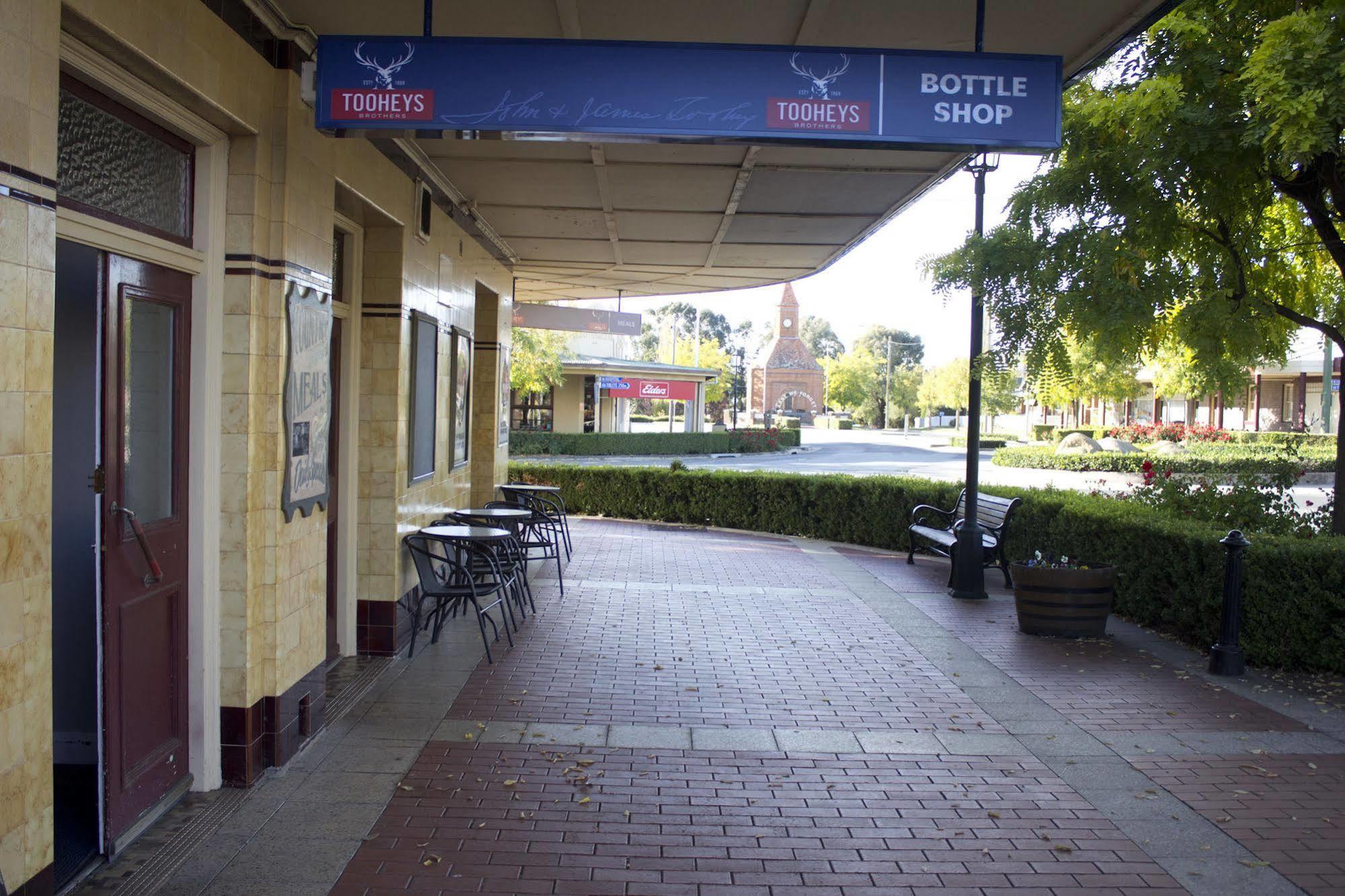 Court House Hotel Boorowa 外观 照片